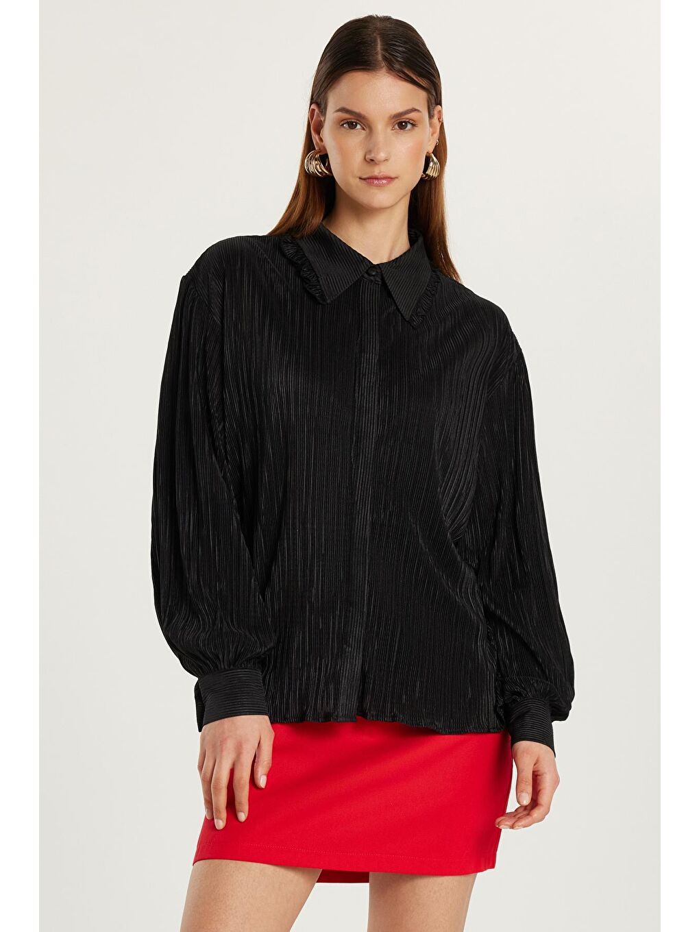 Kadın Slim Fit Dar Kesim Balon Kol Dokulu Siyah Gömlek