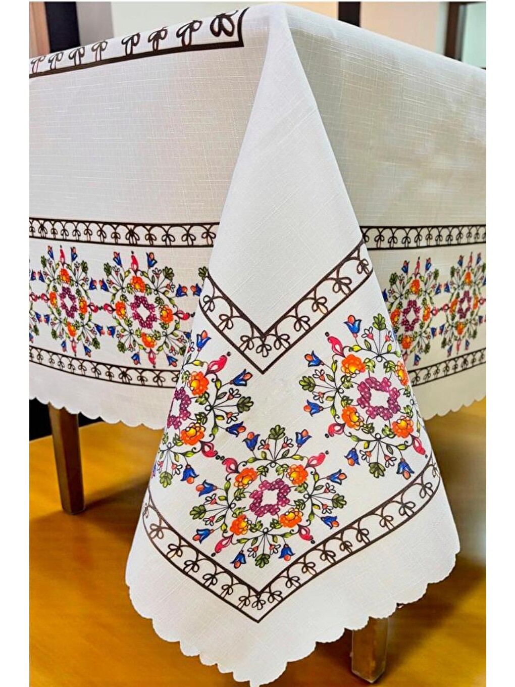 Karışık Mihrap Dertsiz Masa Örtüsü 150x220 Cm-2