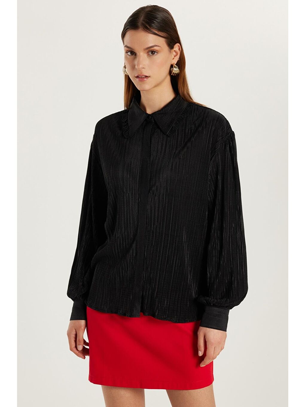 Kadın Slim Fit Dar Kesim Balon Kol Dokulu Siyah Gömlek-3