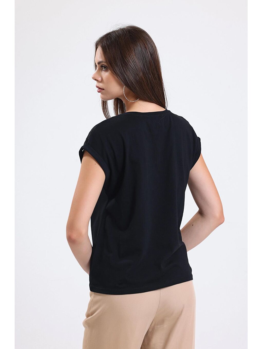 Siyah Yakası Dantel Detaylı Kısa Kollu Bisiklet Yaka Normal Kalıp Bluz-4