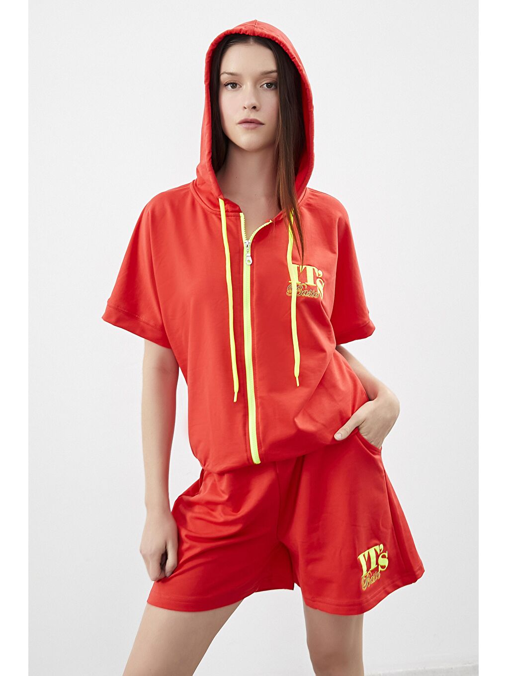 Kırmızı Kadın Coral Renk Baskılı Kapüşonlu Fermuarlı Yarım Kol Sweatshirt-3