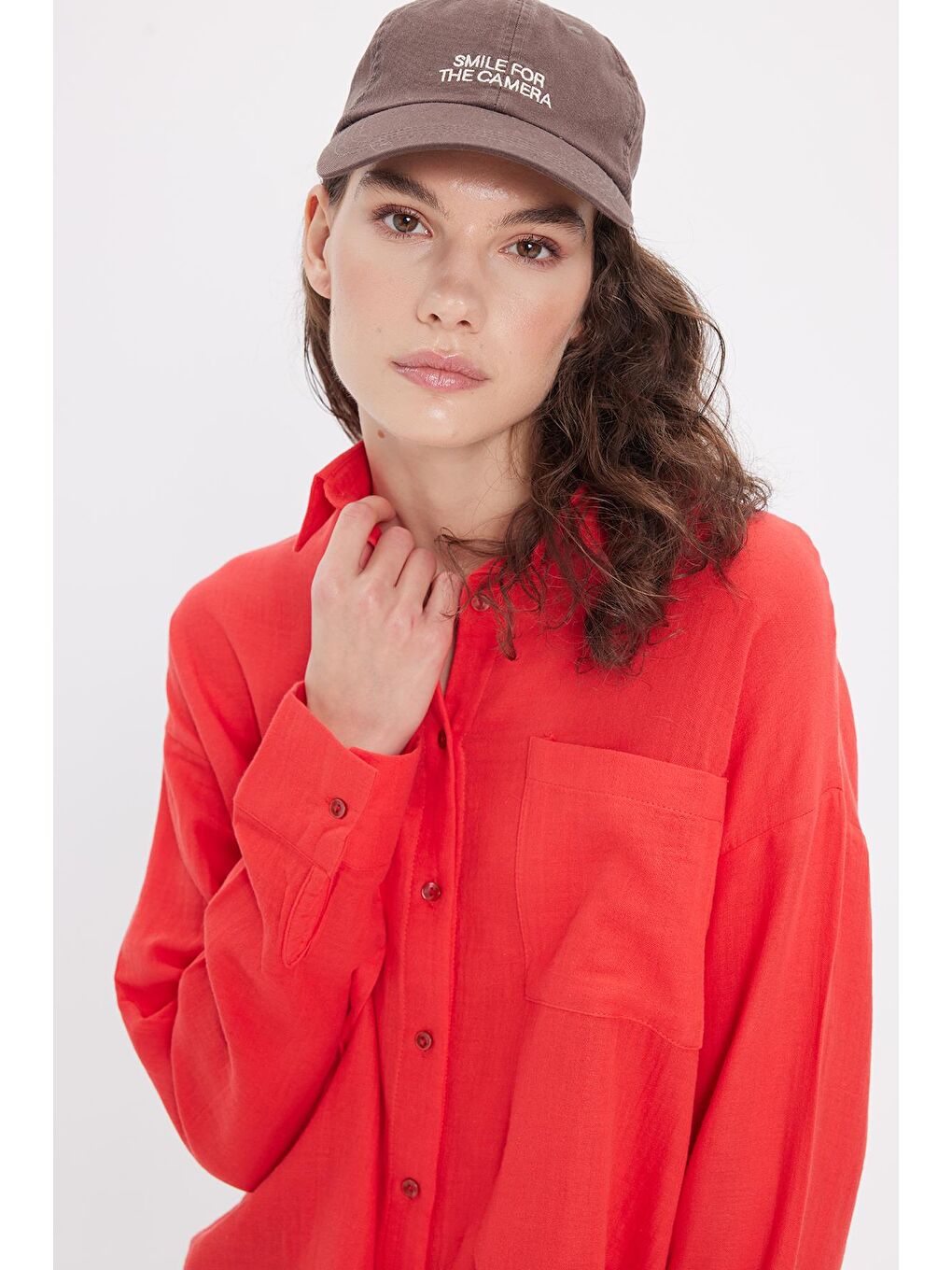 Karışık Kadın Oversize Geniş Kesim %100 Pamuk Müslin Kumaş Uzun Kollu Cepli Dokulu Nar Rengi Gömlek