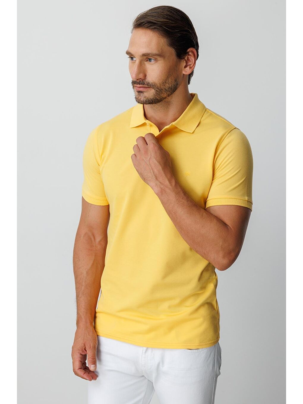 Sarı Modern Fit Dar Kalıp Polo Yaka Düz Kısa Kollu Pamuklu Tişört-1