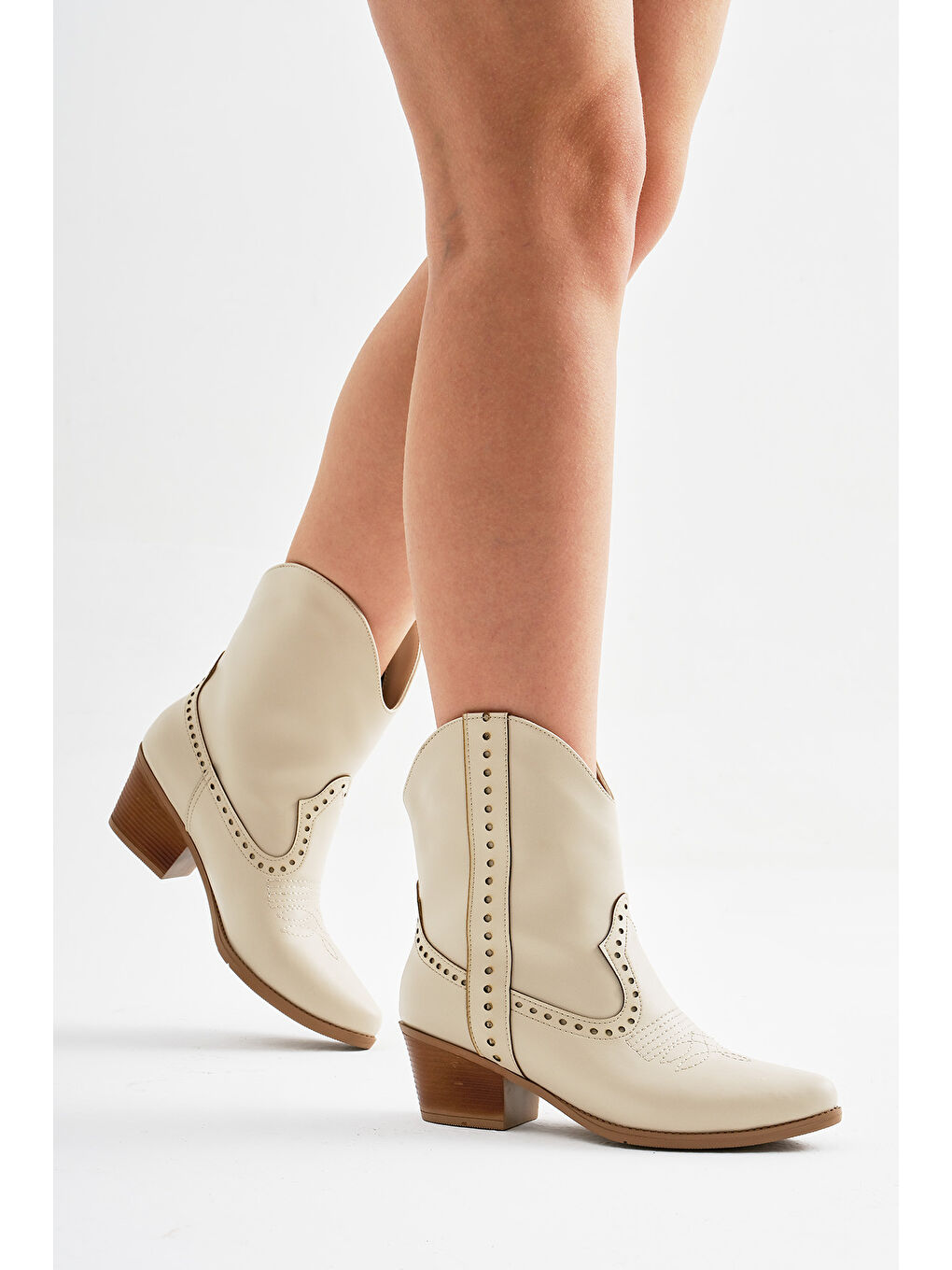 Kadın Bej Cilt Termo Taban Sivri Burunlu Nakışlı Western Kovboy Bot-1