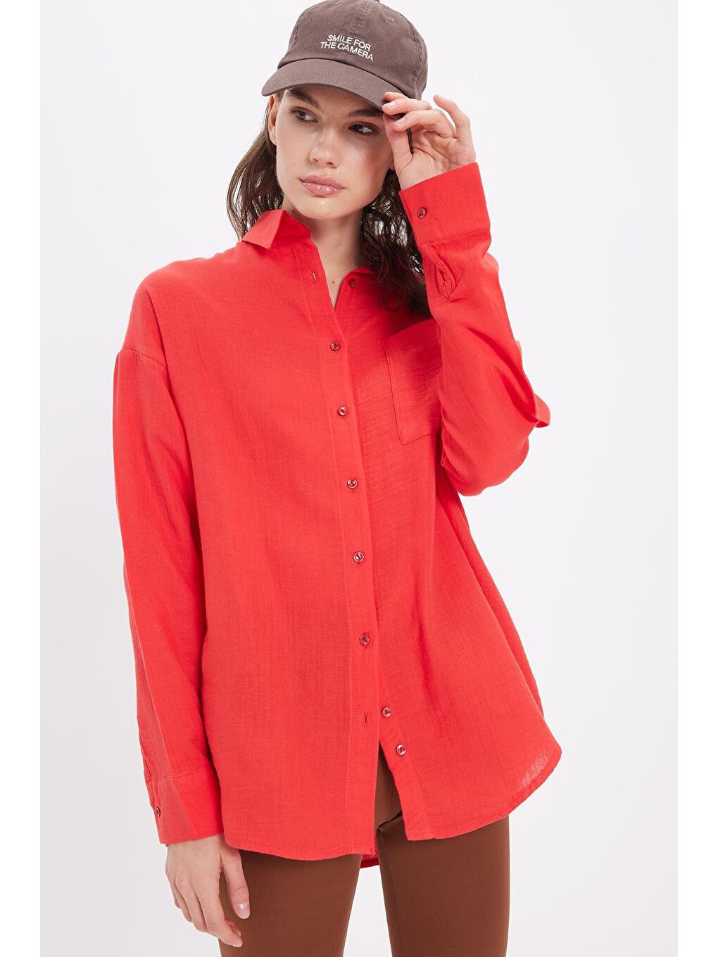 Karışık Kadın Oversize Geniş Kesim %100 Pamuk Müslin Kumaş Uzun Kollu Cepli Dokulu Nar Rengi Gömlek-4