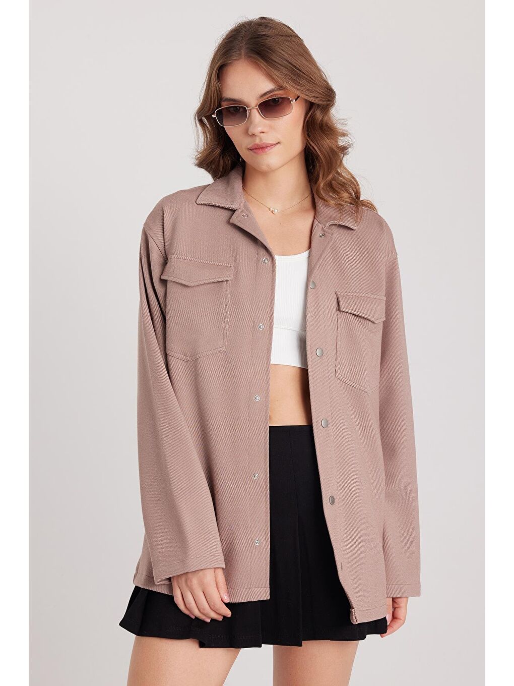 Bej Kadın Relax Fit Rahat Kesim Çift Cepli Örme Vizon Apaş Yaka Gömlek-1