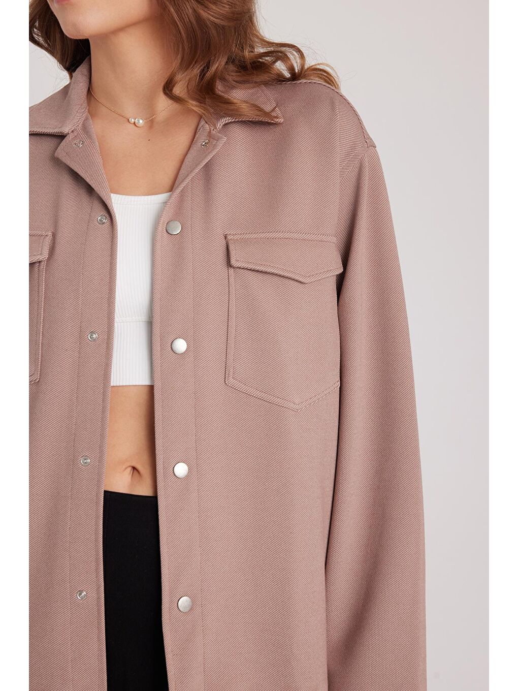 Bej Kadın Relax Fit Rahat Kesim Çift Cepli Örme Vizon Apaş Yaka Gömlek-2