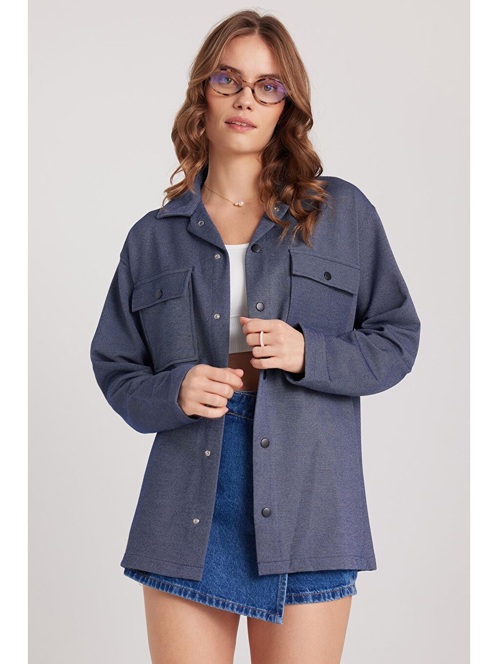 Kadın Relax Fit Rahat Kesim Örme Çift Cepli Lacivert Gömlek-1