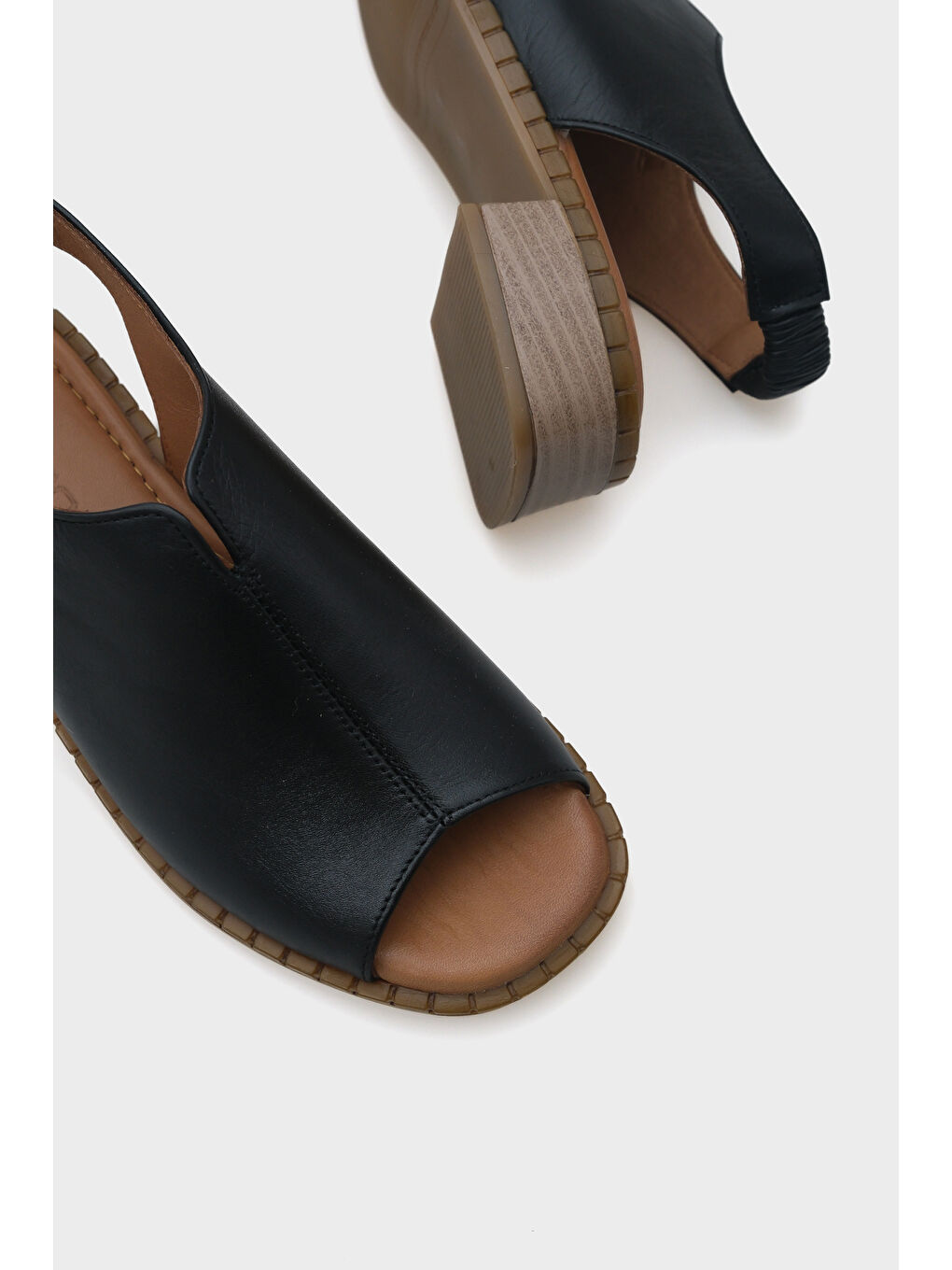 Siyah Ellissa Kısa Topuklu Tek Bant Deri Kadın Sandalet-2