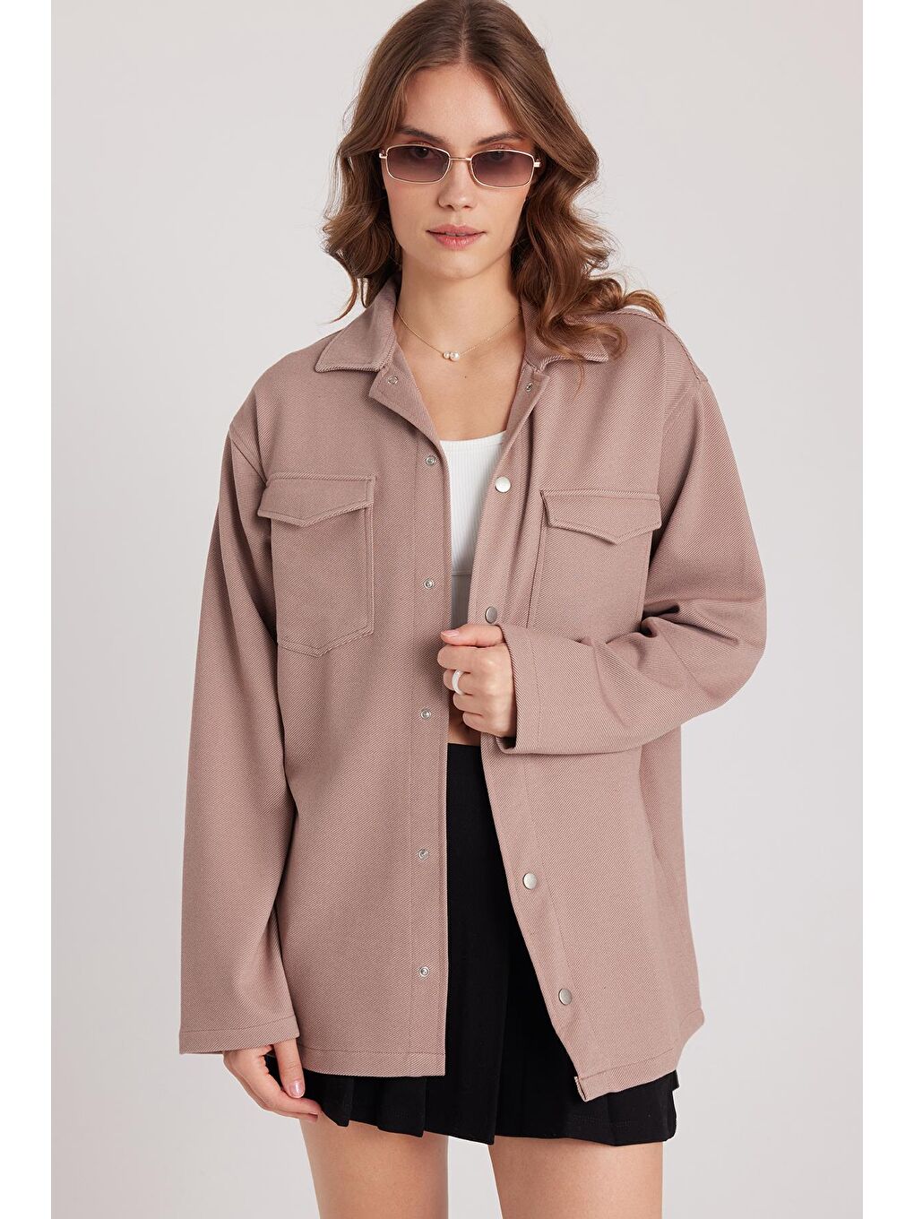 Bej Kadın Relax Fit Rahat Kesim Çift Cepli Örme Vizon Apaş Yaka Gömlek-3