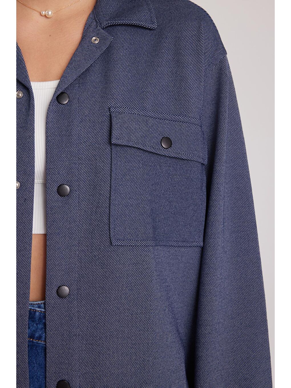 Kadın Relax Fit Rahat Kesim Örme Çift Cepli Lacivert Gömlek-2