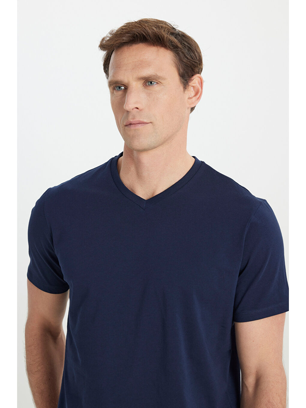 Erkek Lacivert Slim Fit Dar Kesim V Yaka Pamuklu V Yaka Kısa Kollu %100 Pamuk Tişört-3