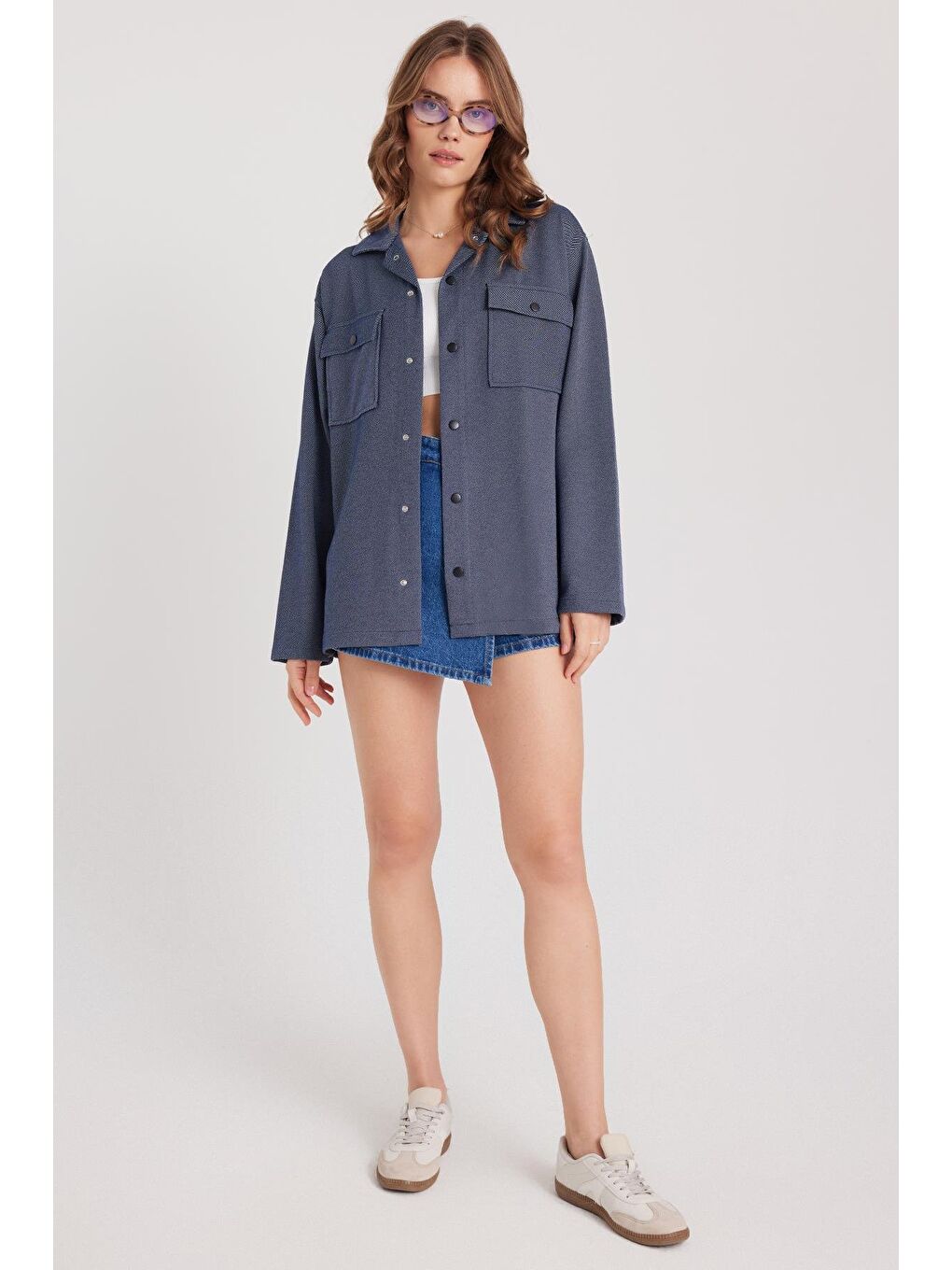 Kadın Relax Fit Rahat Kesim Örme Çift Cepli Lacivert Gömlek-3