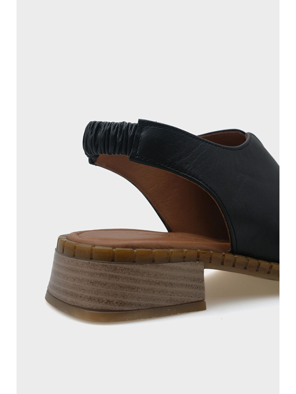 Siyah Ellissa Kısa Topuklu Tek Bant Deri Kadın Sandalet-3