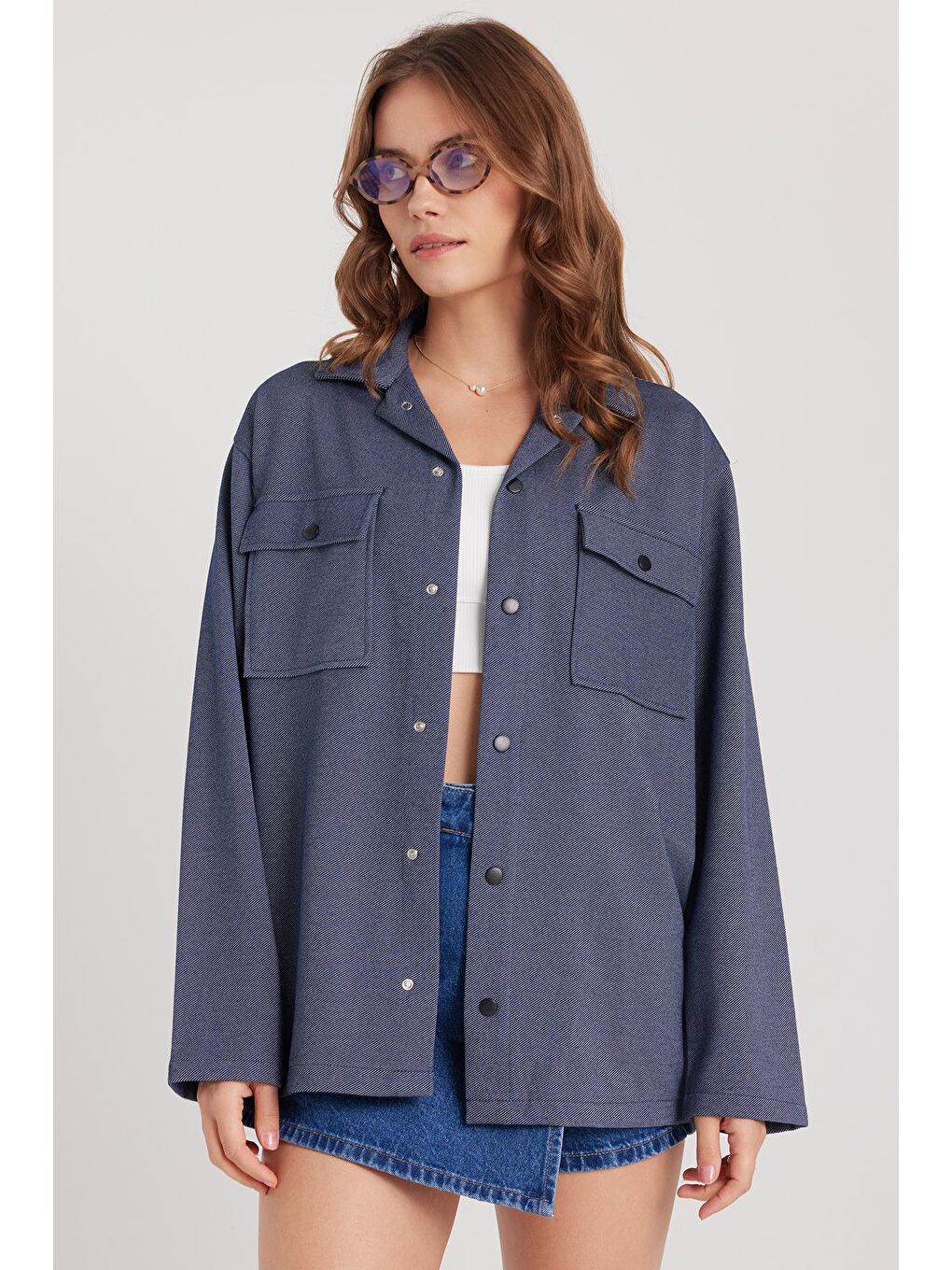 Kadın Relax Fit Rahat Kesim Örme Çift Cepli Lacivert Gömlek-4