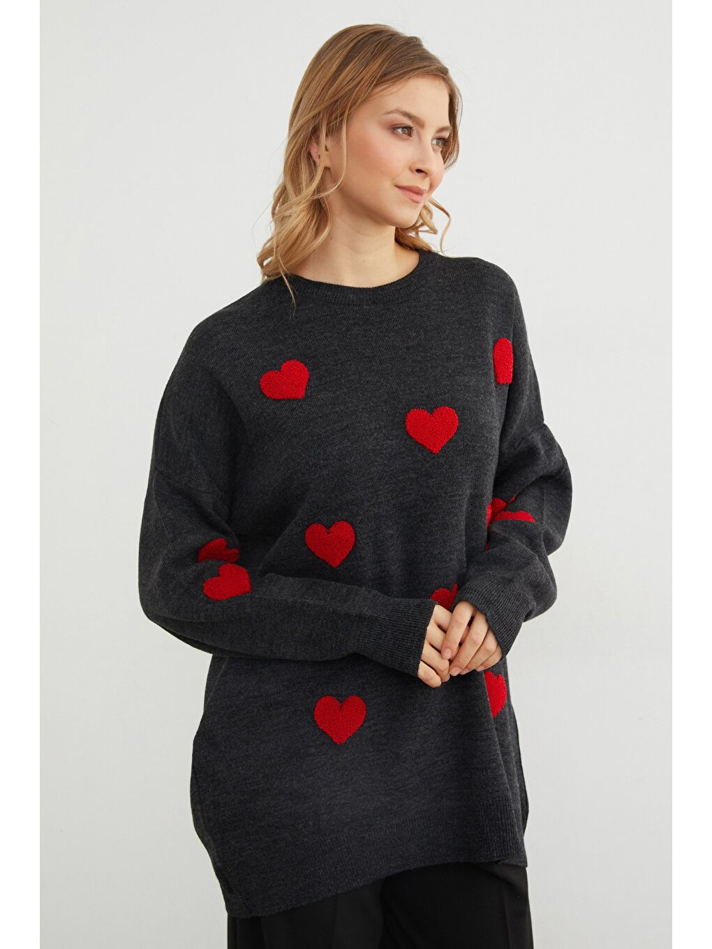 Antrasit Kalp Nakışlı Oversize Triko Kazak-3