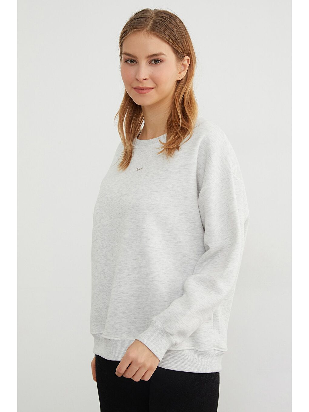 Gri Love Aksesuarlı Bisiklet Yaka Oversize Sweatshirt-1