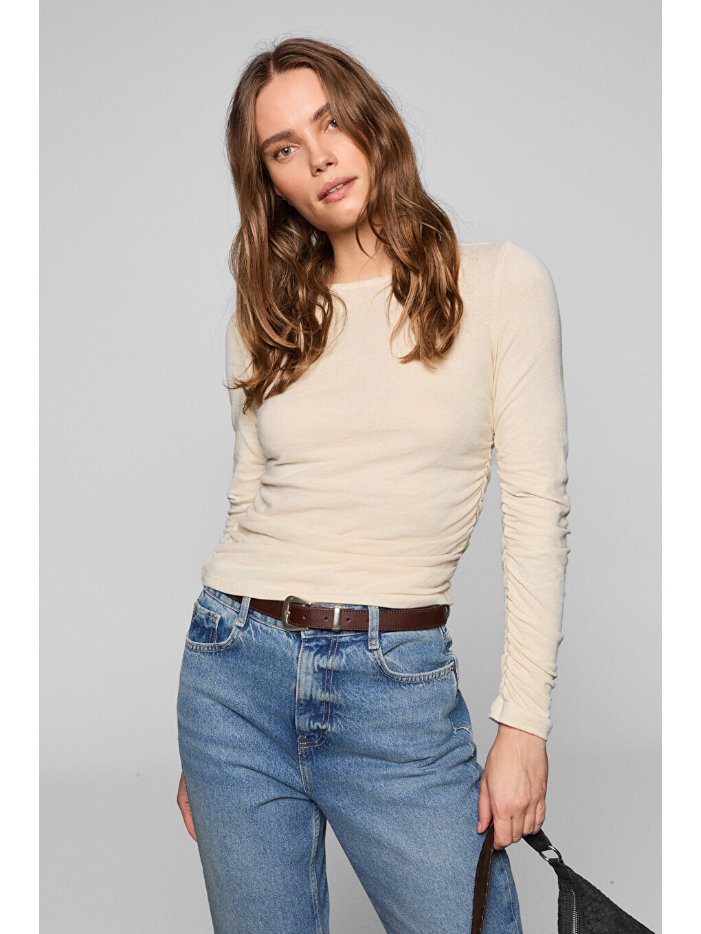 Bej Inssaza Kadın Vücuda Oturan Büzgülü Slim Fit Taş Bluz-1