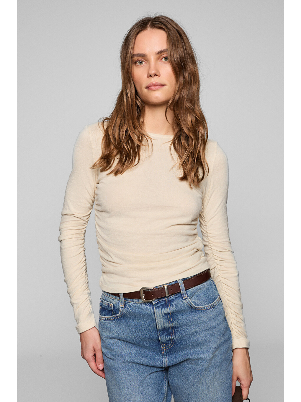 Bej Inssaza Kadın Vücuda Oturan Büzgülü Slim Fit Taş Bluz-2