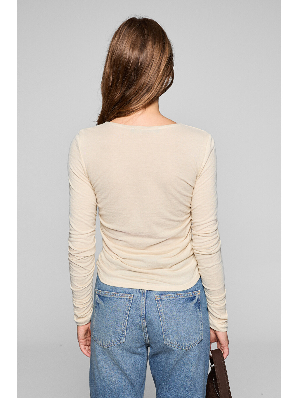 Bej Inssaza Kadın Vücuda Oturan Büzgülü Slim Fit Taş Bluz-5