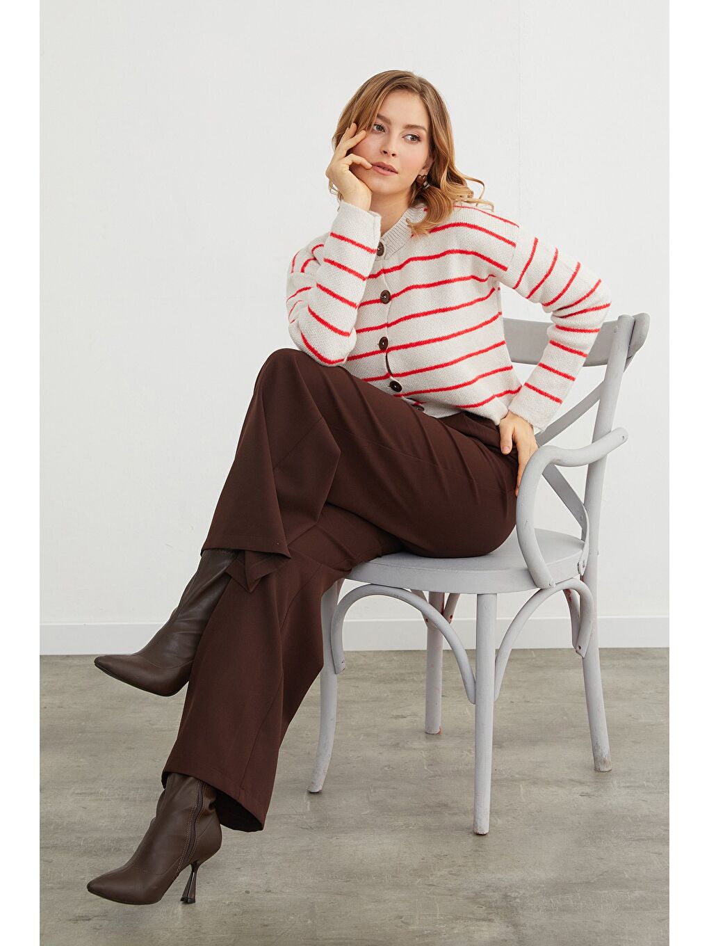 Bej Çizgili Düğmeli Triko Hırka-1