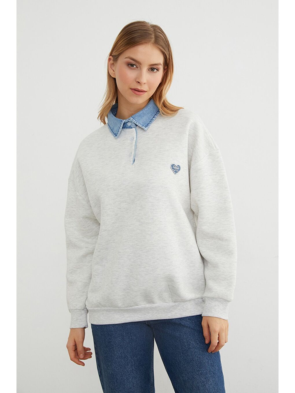 Gri 3 İplik Kalp Nakışlı Polo Yaka Denim Detaylı Sweatshirt