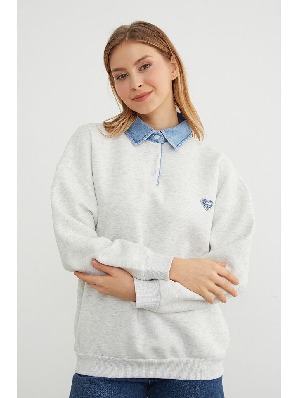 Gri 3 İplik Kalp Nakışlı Polo Yaka Denim Detaylı Sweatshirt-1