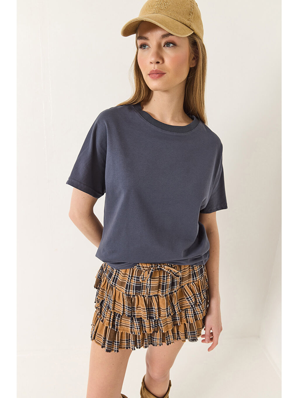 Antrasit Kadın Organik Pamuklu Regular Kalıp Bisiklet Yaka Basic Kısa Kollu T-Shirt-1