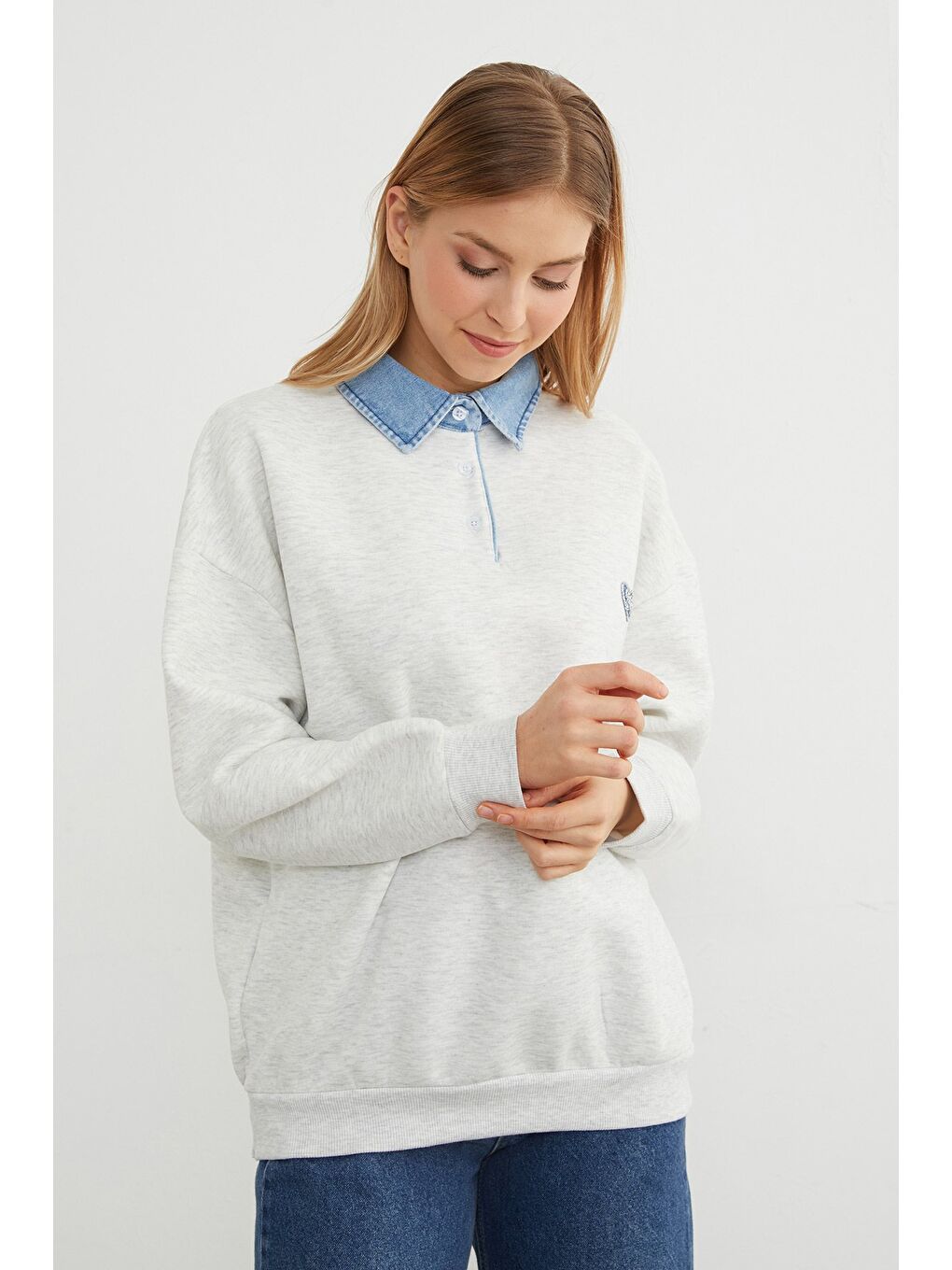 Gri 3 İplik Kalp Nakışlı Polo Yaka Denim Detaylı Sweatshirt-2