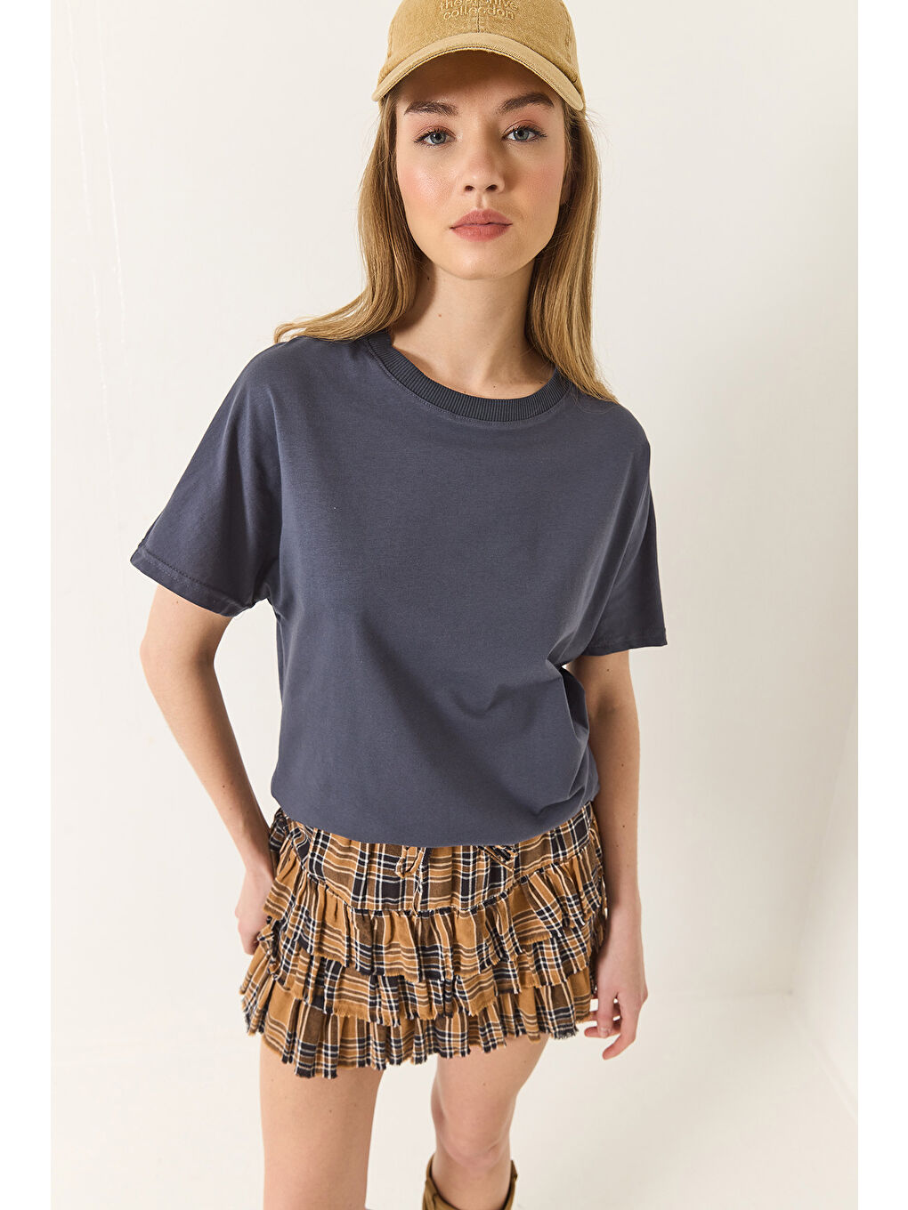 Antrasit Kadın Organik Pamuklu Regular Kalıp Bisiklet Yaka Basic Kısa Kollu T-Shirt-3