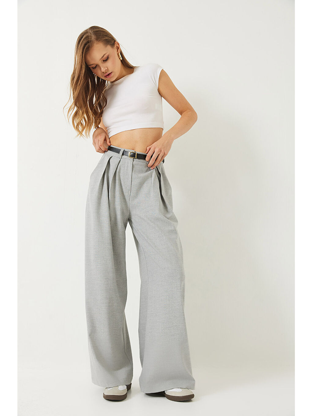 Gri Kadın Çift Cepli Pileli Kemer Detaylı Bol Pantolon-5