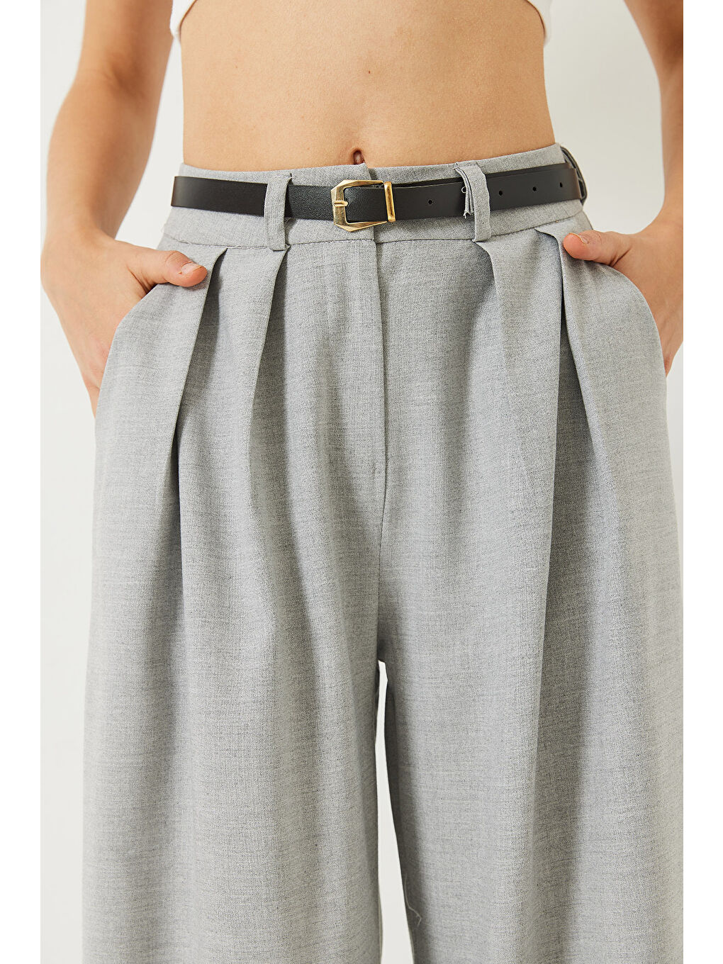 Gri Kadın Çift Cepli Pileli Kemer Detaylı Bol Pantolon-6