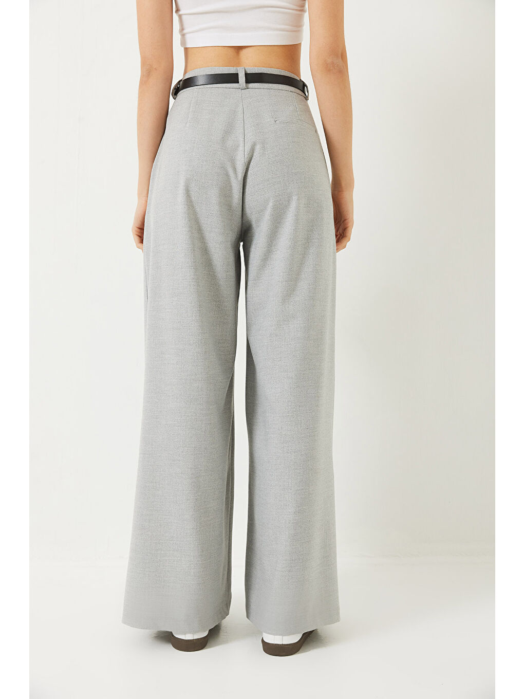 Gri Kadın Çift Cepli Pileli Kemer Detaylı Bol Pantolon-7