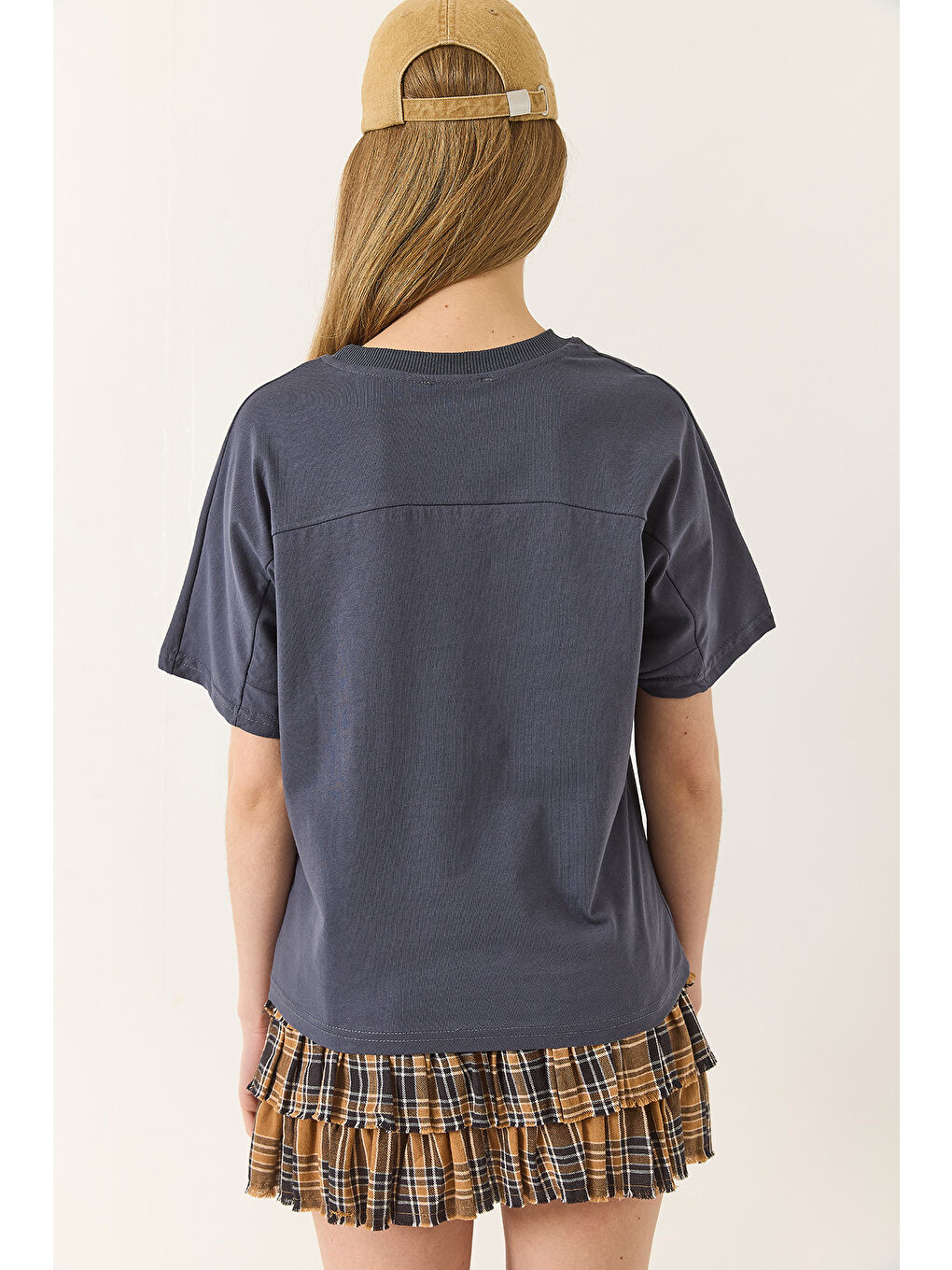 Antrasit Kadın Organik Pamuklu Regular Kalıp Bisiklet Yaka Basic Kısa Kollu T-Shirt-5