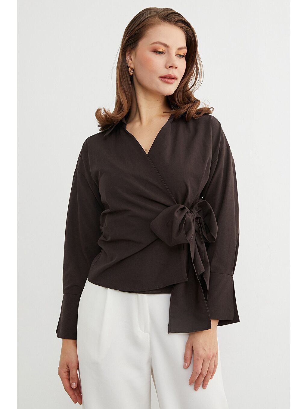 Kahverengi Basic Kruvaze Bağlamalı Gömlek-3