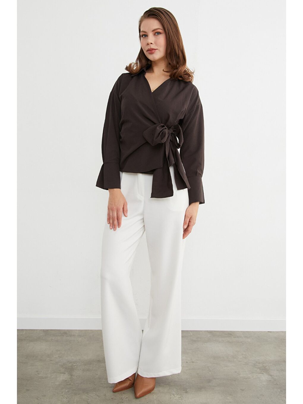 Kahverengi Basic Kruvaze Bağlamalı Gömlek-4