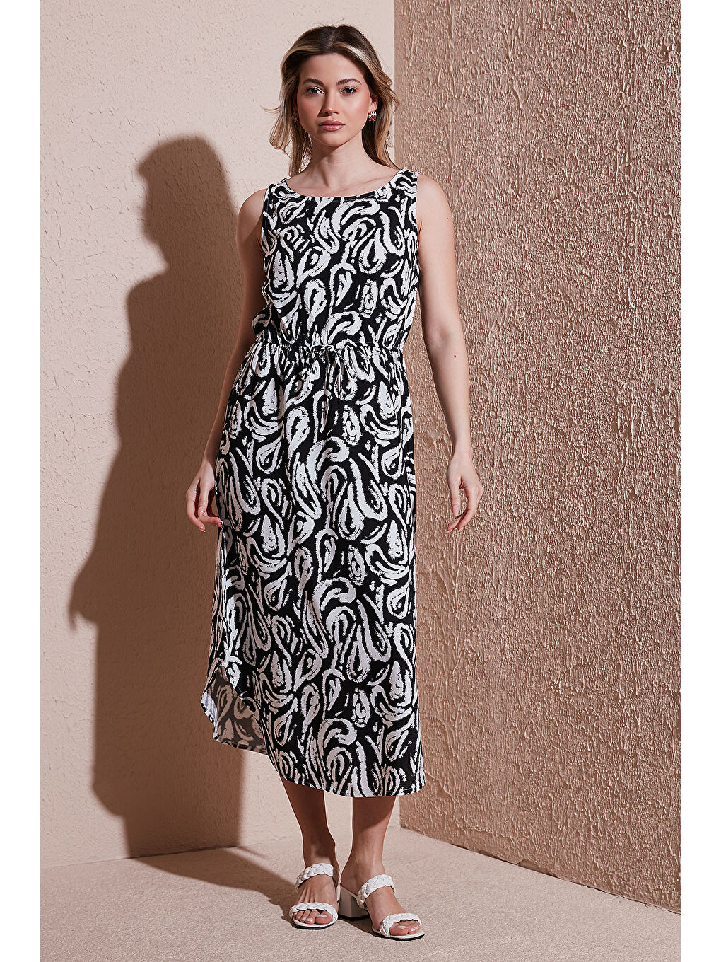 Siyah Standart Fit Bisiklet Yaka Bağlamalı Desenli Midi Elbise 25Y0154K1-4