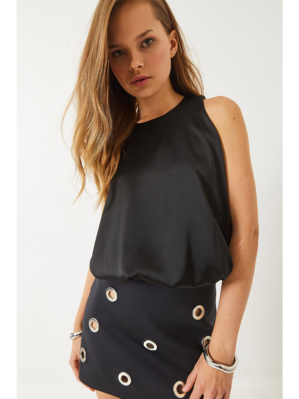 Siyah Kadın Etek Ucu Lastikli Balon Saten Bluz-1