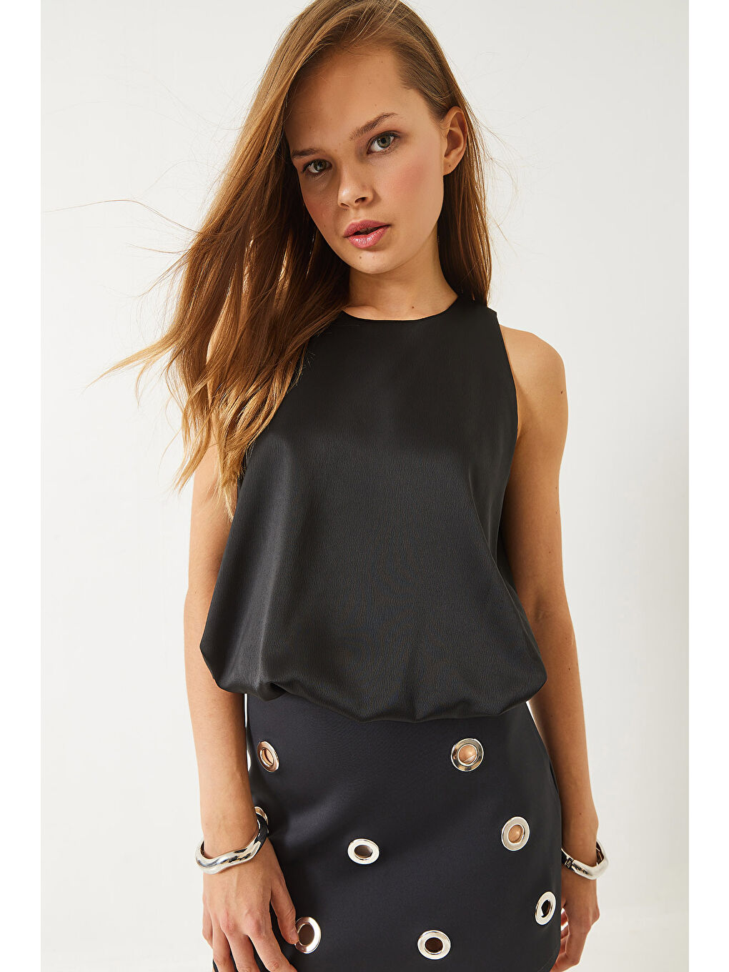 Siyah Kadın Etek Ucu Lastikli Balon Saten Bluz-2