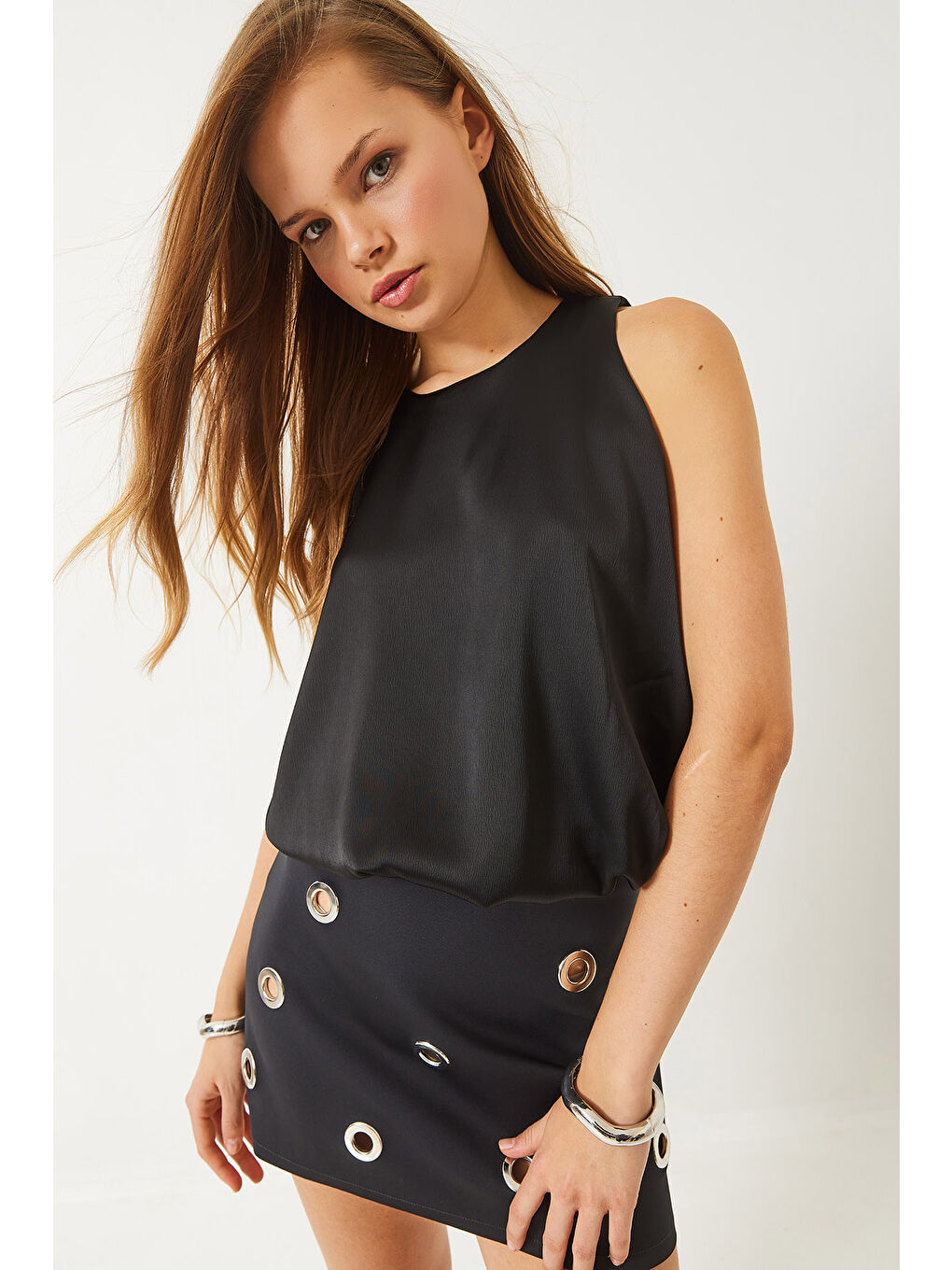 Siyah Kadın Etek Ucu Lastikli Balon Saten Bluz-3