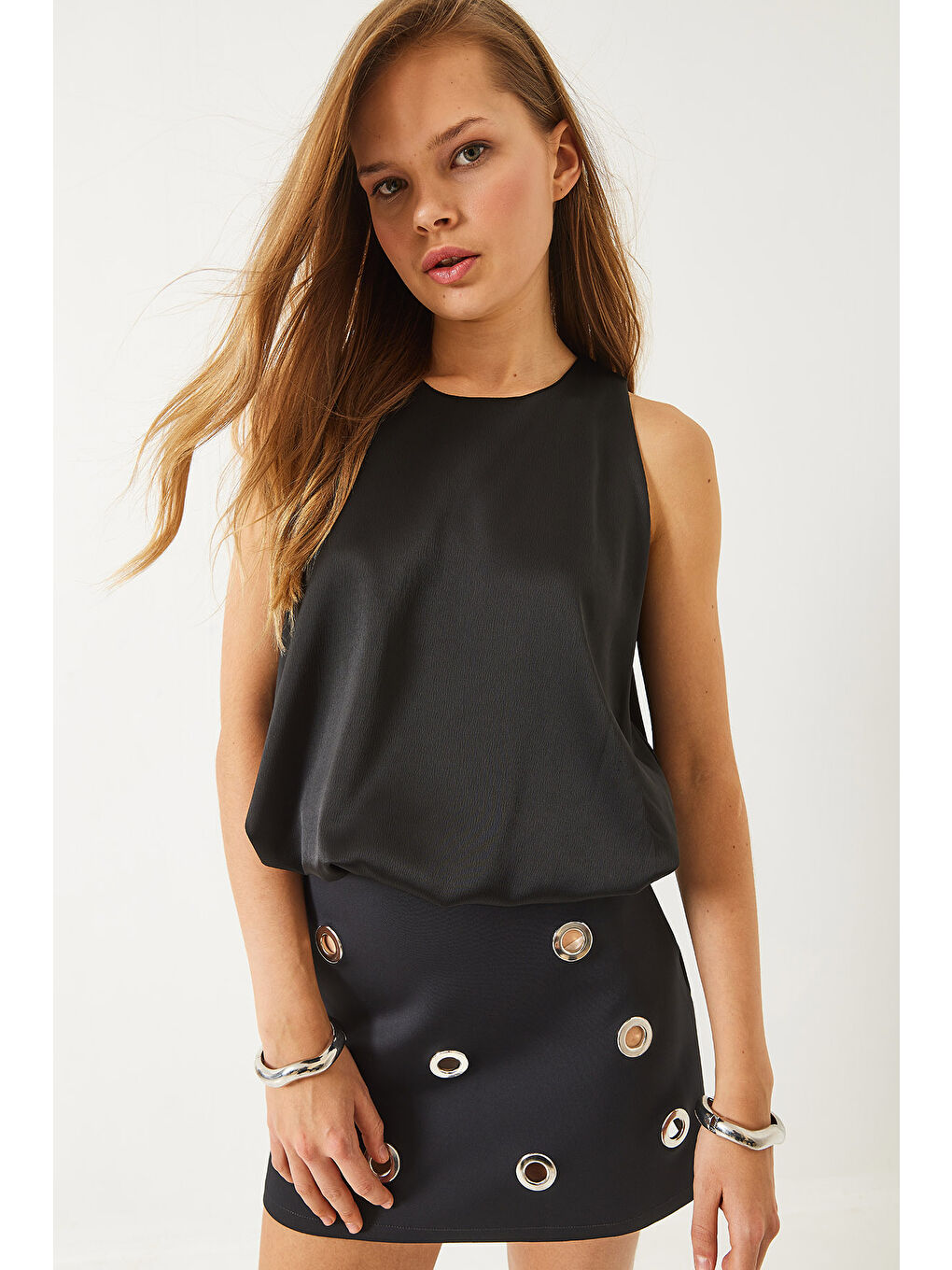 Siyah Kadın Etek Ucu Lastikli Balon Saten Bluz-4