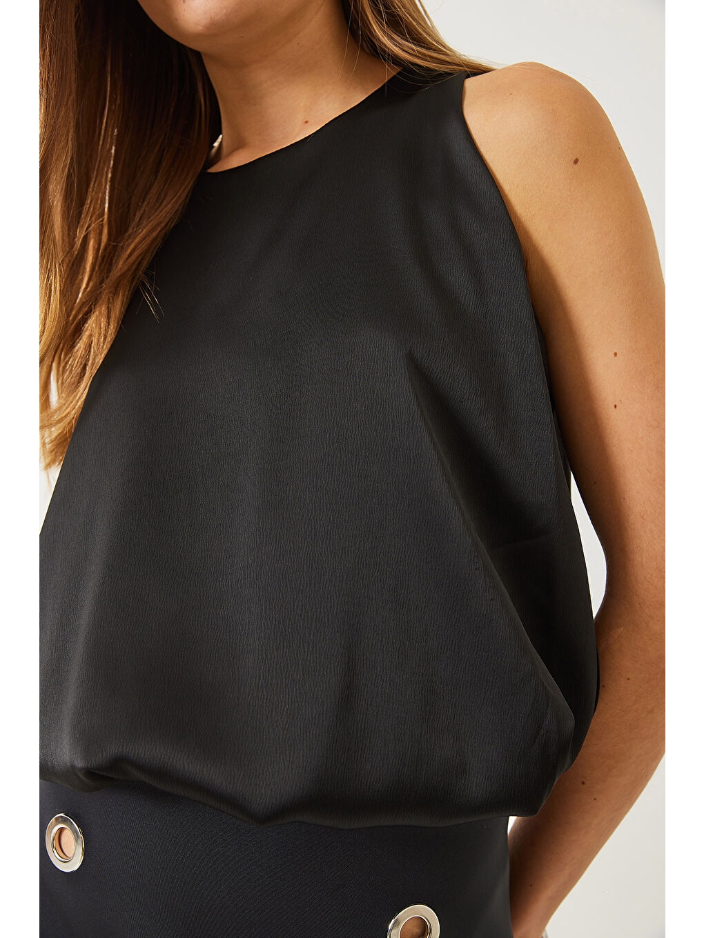 Siyah Kadın Etek Ucu Lastikli Balon Saten Bluz-5