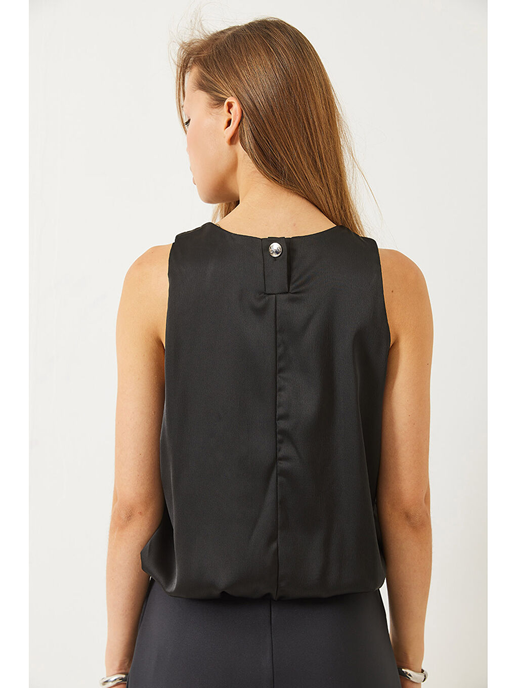 Siyah Kadın Etek Ucu Lastikli Balon Saten Bluz-6