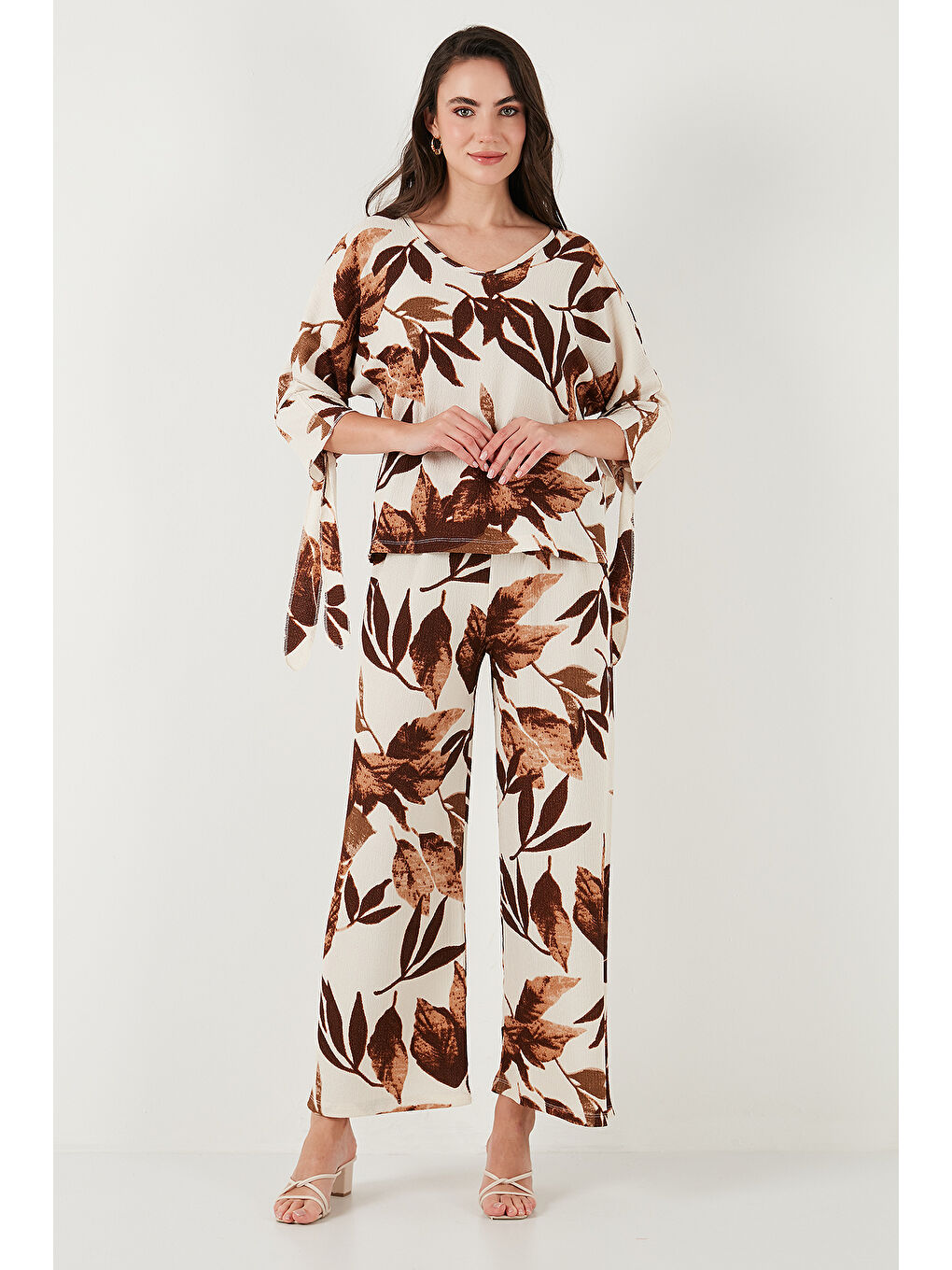 Sarı Desenli Regular Fit Truvakar Kol V Yaka Alt-Üst Kadın Takım 5865357