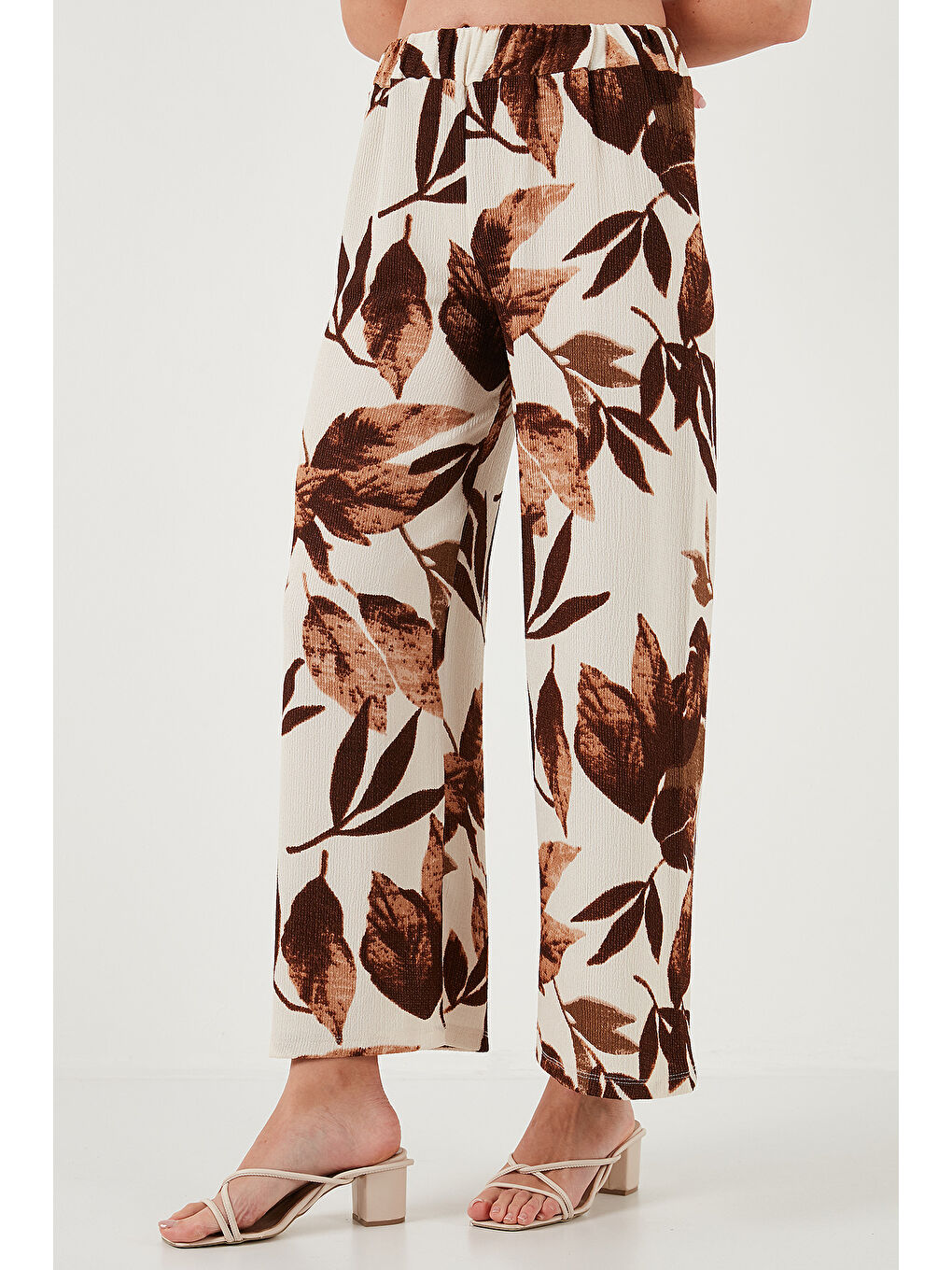 Sarı Desenli Regular Fit Truvakar Kol V Yaka Alt-Üst Kadın Takım 5865357-4