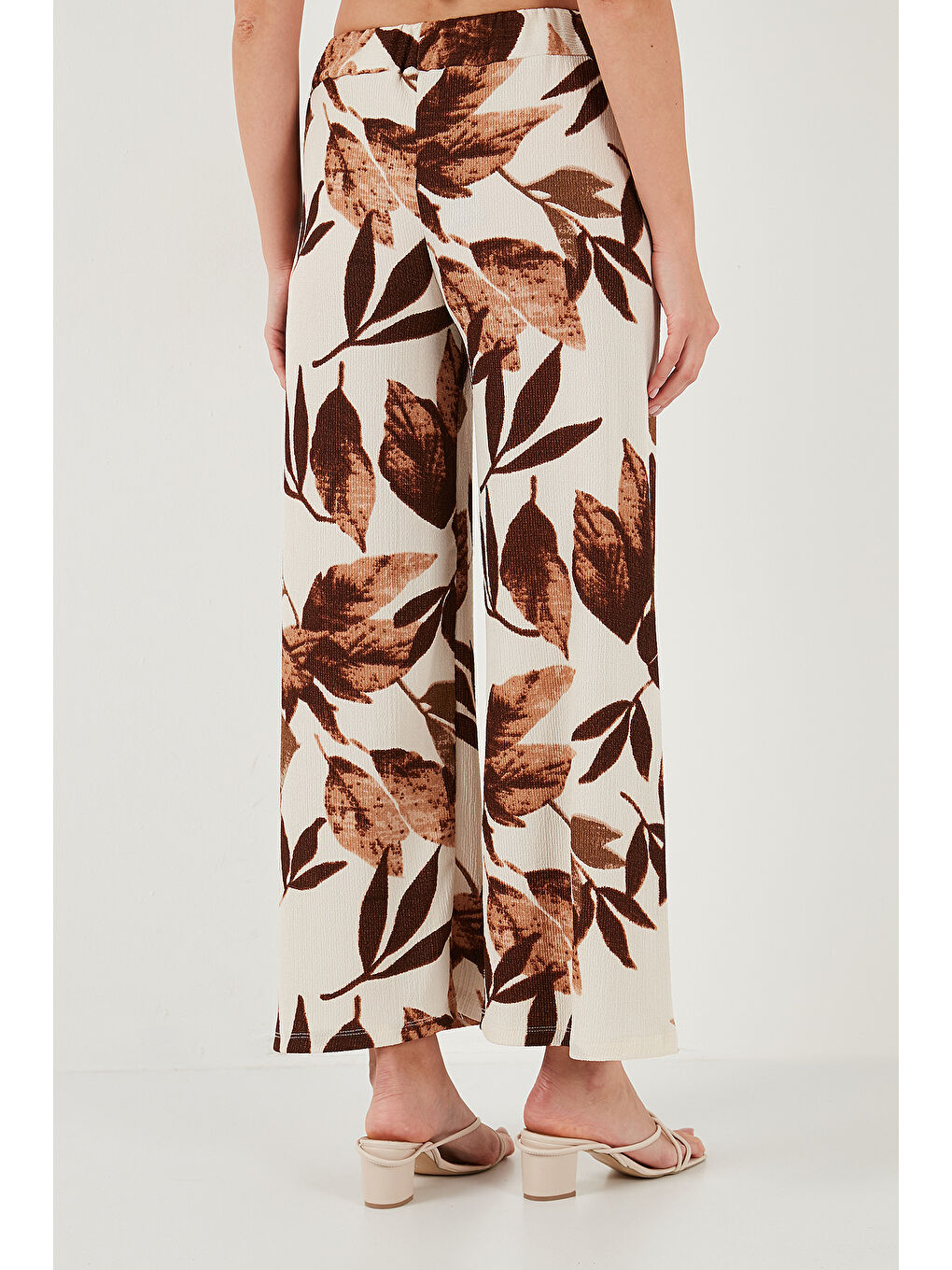 Sarı Desenli Regular Fit Truvakar Kol V Yaka Alt-Üst Kadın Takım 5865357-6