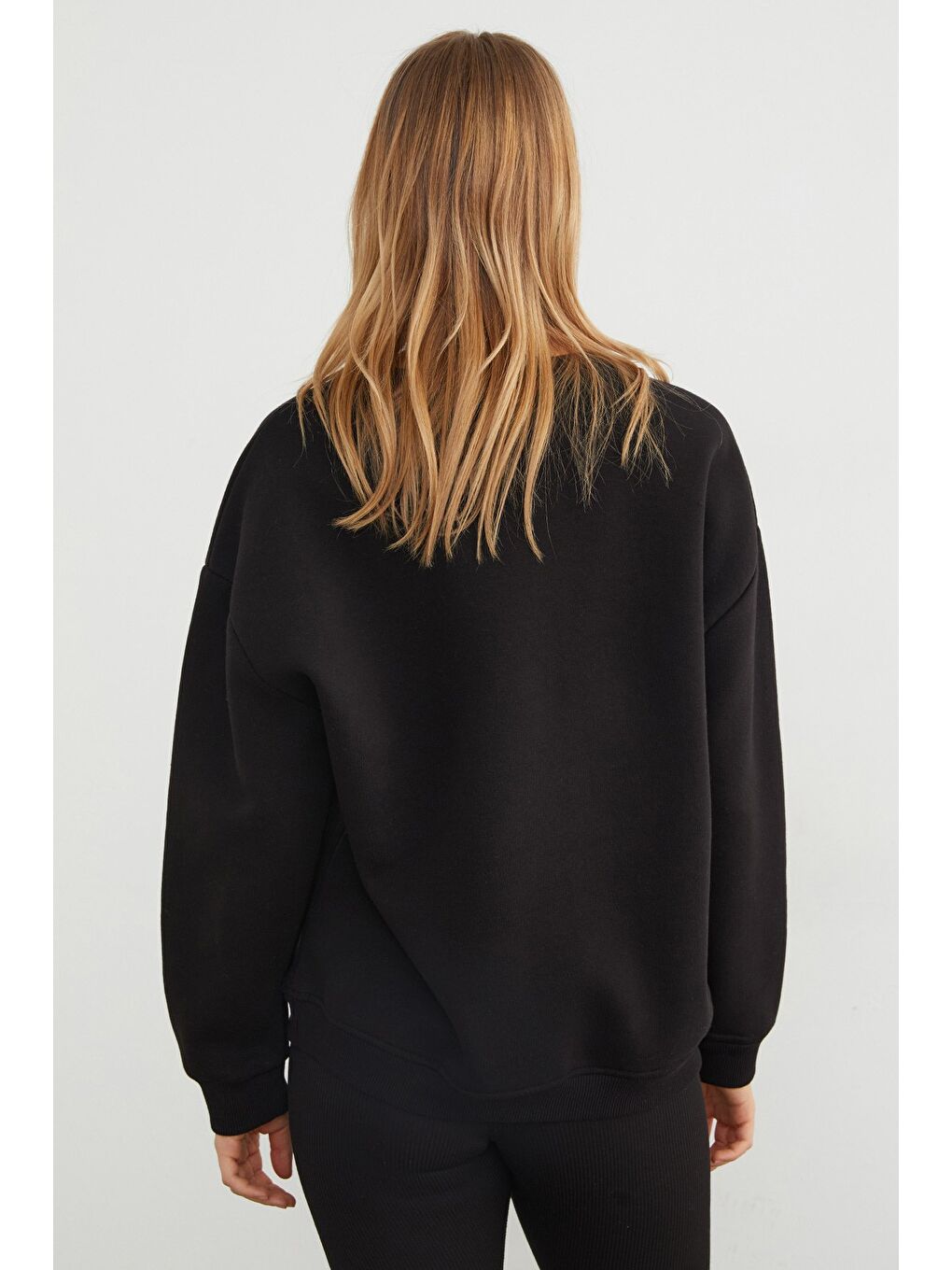 Siyah 3 İplik Taşlı Kalp Detaylı Oversize Sweatshirt-4