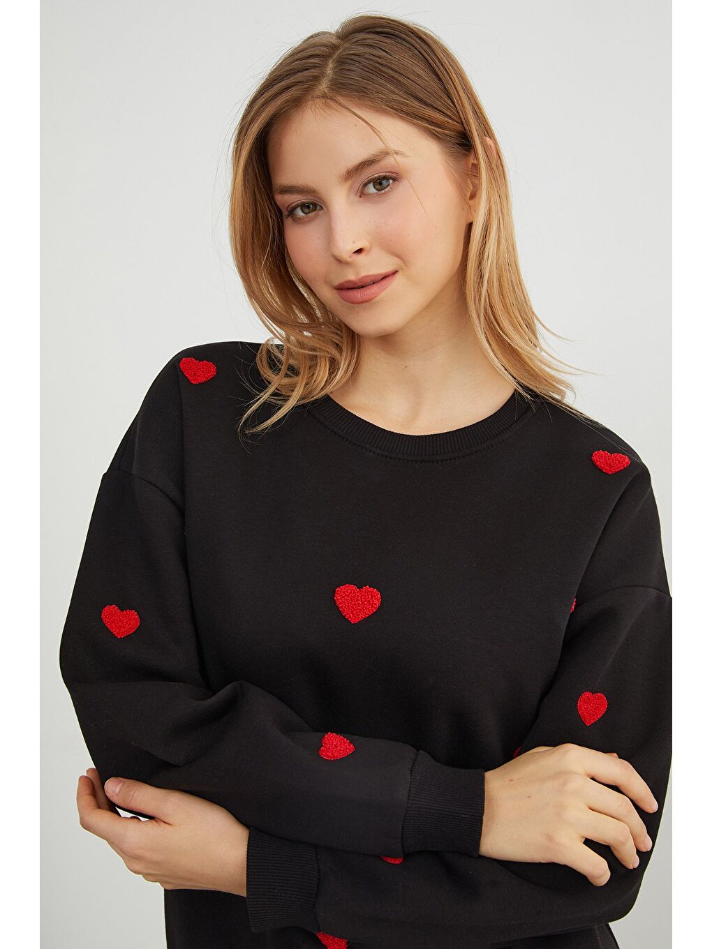 Siyah 3 İplik Kalp Nakışlı Oversize Sweatshirt-2