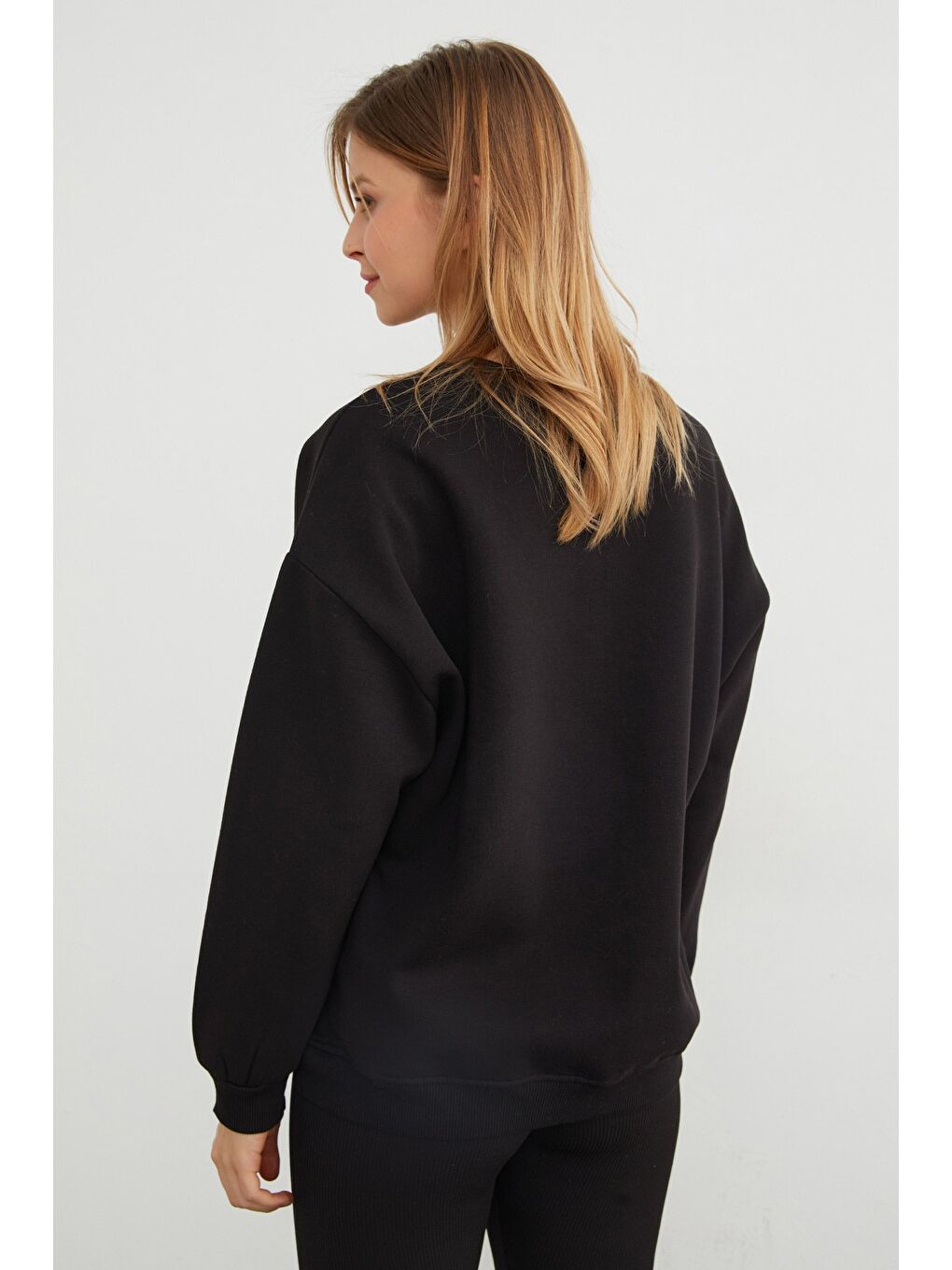 Siyah 3 İplik Kalp Nakışlı Oversize Sweatshirt-3