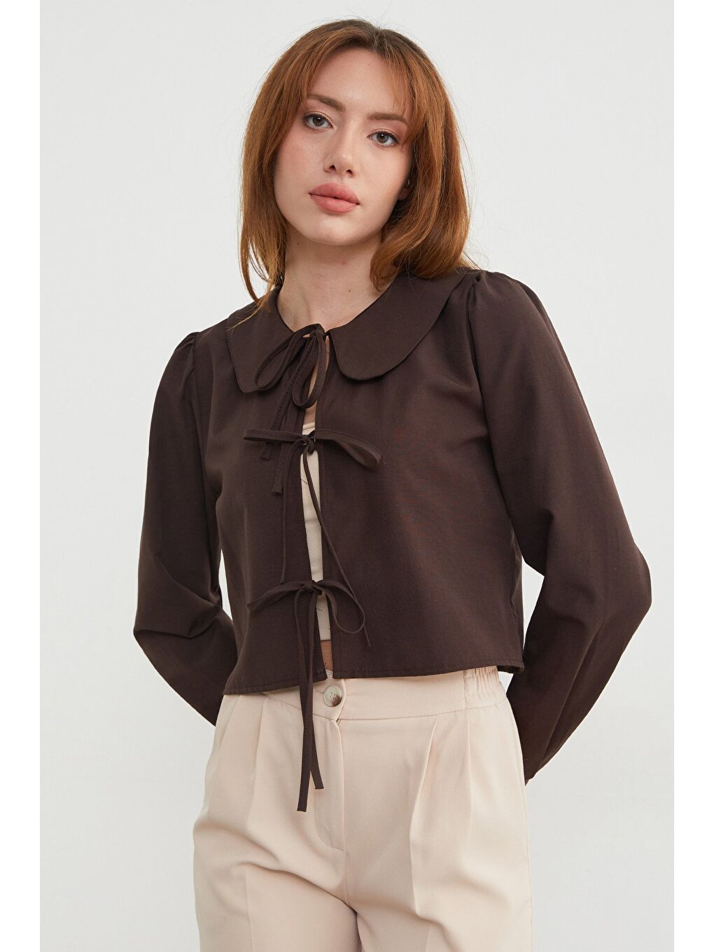 Kahverengi Bebe Yaka Önden Bağlamalı Crop Bluz-4